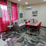 Stylish Rose Garden With Balcony & Parking Апартамент *