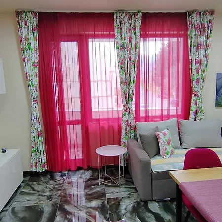 Daire Stylish Rose Garden With Balcony & Parking