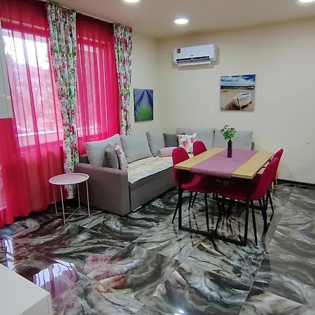 Stylish Rose Garden With Balcony & Parking Daire *