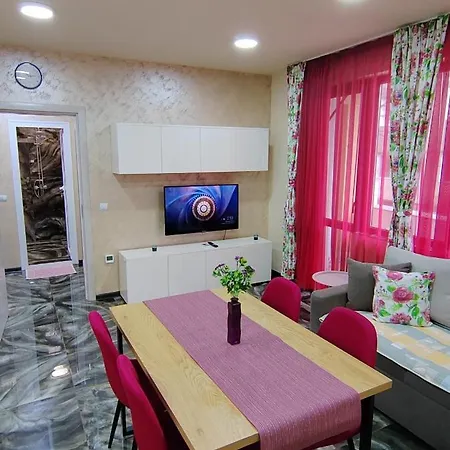 Apartment Stylish Rose Garden With Balcony & Parking