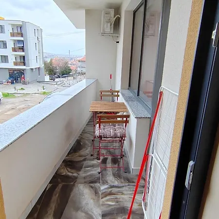 Stylish Rose Garden With Balcony & Parking 아파트 아세노브그라드